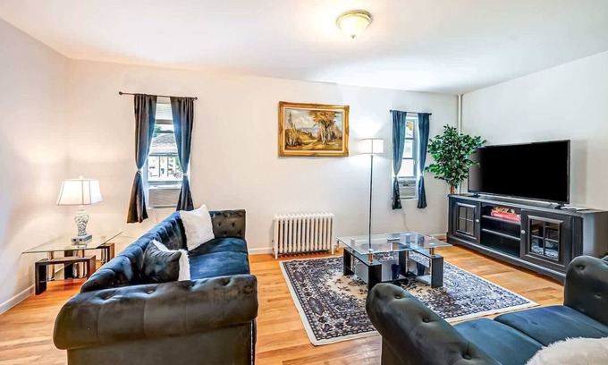 Huntington Casa | Cozy 3BR Near Huntington's Nightlife & Beach