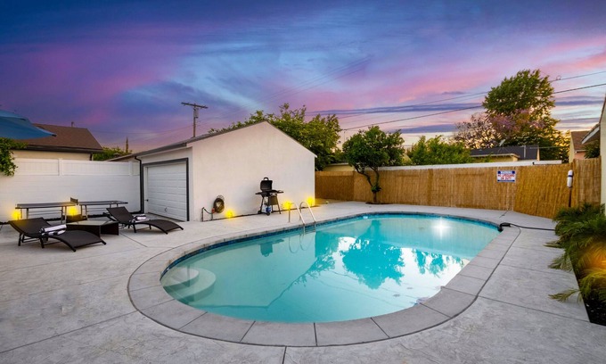 Valley Glen Casa | Cozy 3BR Oasis w/Pool in NoHo