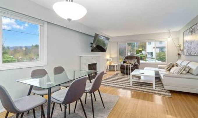 Central Lonsdale Casa | Cozy 3BR Retreat in North Van!