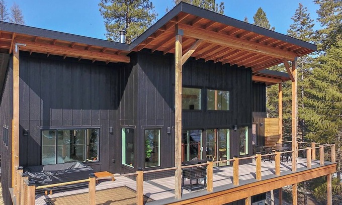 Worley Casa | Cozy 3BR Retreat w/Lake Access, Deck, BBQ and Golf Cart for 11 guests