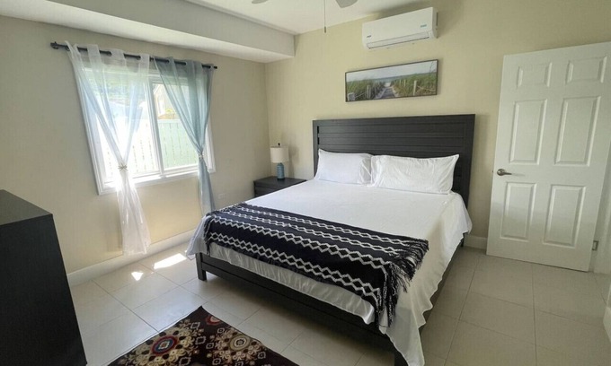 Lucea Casa | Cozy 3BR Villa/Pool-25 min from Center of Mobay!