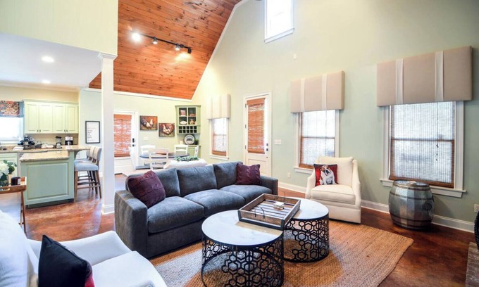 Starkville Casa | Cozy, 3Min Walk To Downtown, Firepit, King, SmartTv, 4Beds