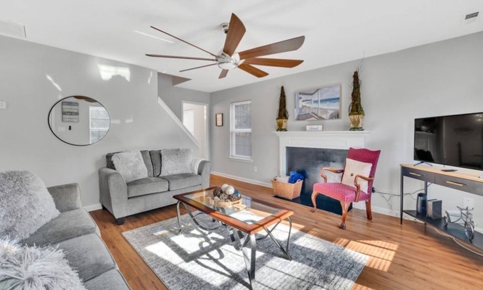 Harrisburg Casa | Cozy 4/3 Home, mins-Hospitals + Remote Workspace