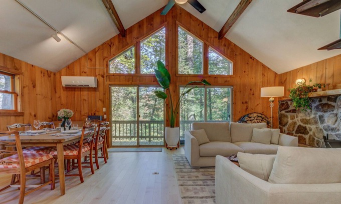 Londonderry Chalet De Esquí | Cozy 4-Bed Chalet with Sauna & Fire Pit