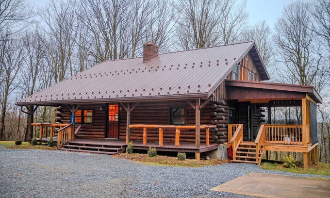 Coudersport Cabina | Cozy 4-bedroom cabin in Coudersport with View, Games, Fire Pit & Screen Porch