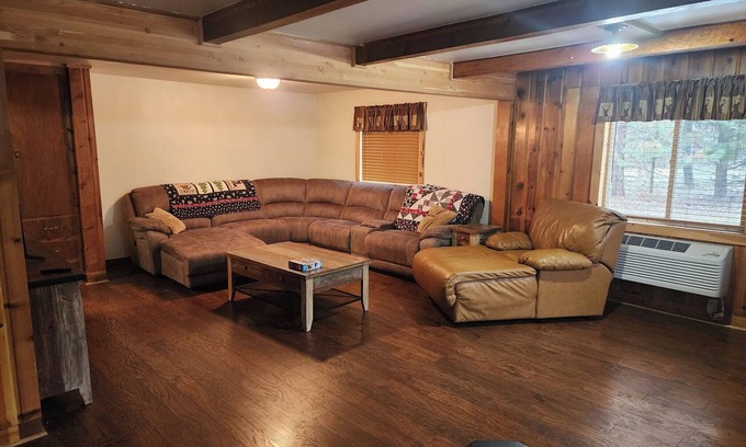 Naches Cabina | Cozy 4-bedroom cabin in enjoyable Naches nestled near Mt. Rainier National Park.