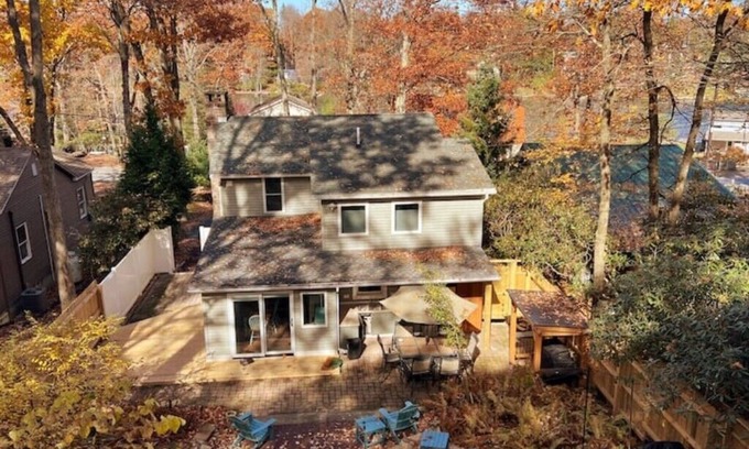 Lake Harmony Cabaña | Cozy 4-bedroom cottage with WiFi and AC in gorgeous Lake Harmony