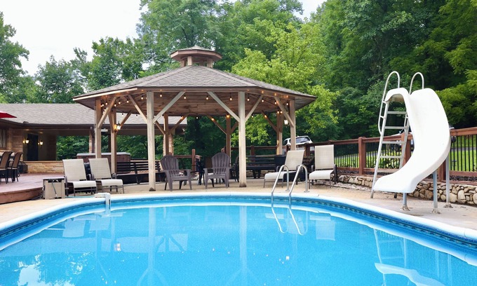 Robbinsville Casa | Cozy 4-bedroom house in Robbinsville with AC, WiFi, private pool, and hot tub.
