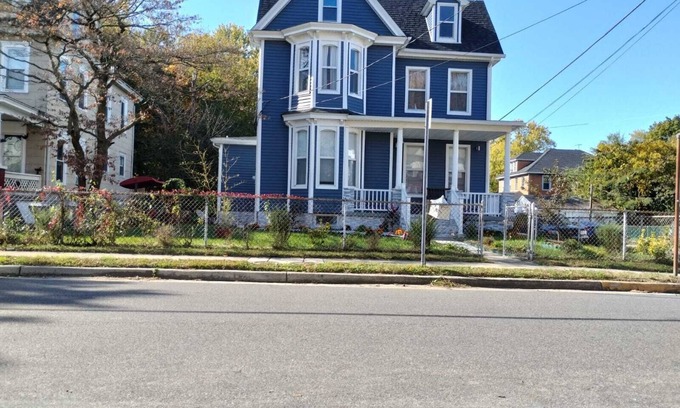 Penns Grove Casa | Cozy 4 bedroom house 25 minutes from PHL Airport come stay with us.