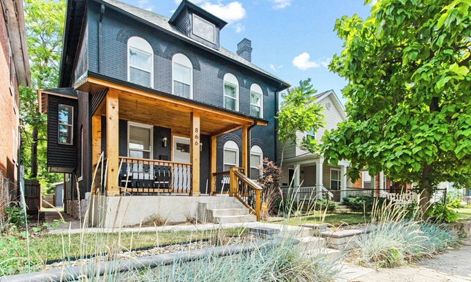 Livingston Park Casa | Cozy 4-bedroom house in pleasant Columbus with WiFi, AC
