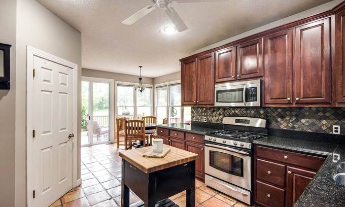 Hickory Casa | Cozy 4-bedroom house in awesome Hickory with AC, WiFi