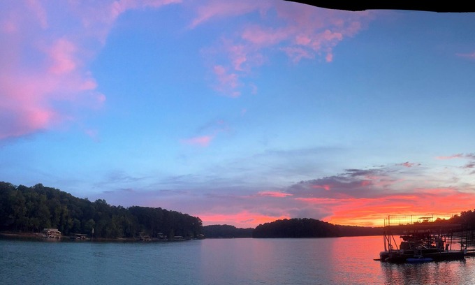 Reed Creek Casa | Cozy 4-bedroom Lakefront house in enjoyable Hartwell with WiFi, Pets Welcome