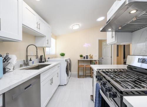 Fullerton Casa | Cozy 4 Bedroom Near to Disney, Arcade and Games!