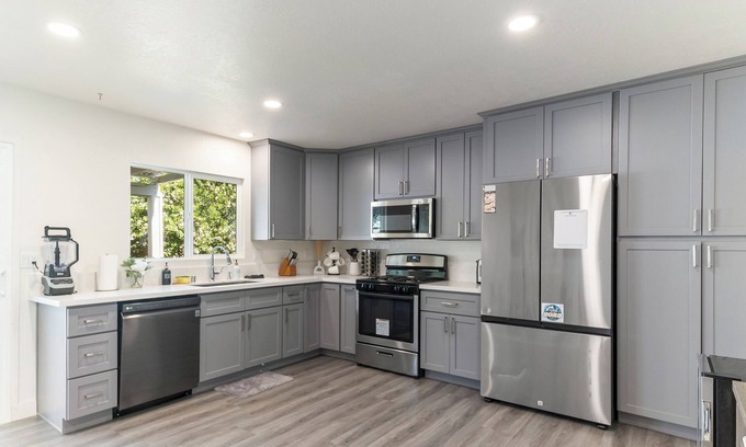 Rancho Cucamonga Casa | Cozy 4-Bedroom House in Charming Rancho Cucamonga With Lux Modern Finishes