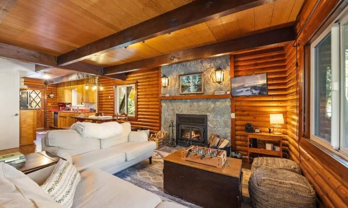 Serene Lakes Casa | Cozy 4 BR Cabin in North Lake Tahoe's Serene Lakes
