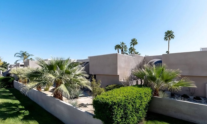 Baristo Hotel | Cozy 4 Two-BR Suites w/Pool, Gym & Garden Access | BBQ and Free Parking!