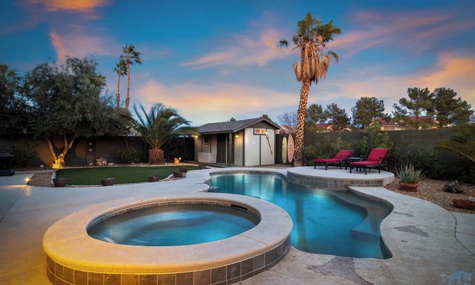 Spring Valley Casa | Cozy 4Bd House,Salt Water Pool & Jacuzzi! 10mins to the Strip, 20mins to Airport