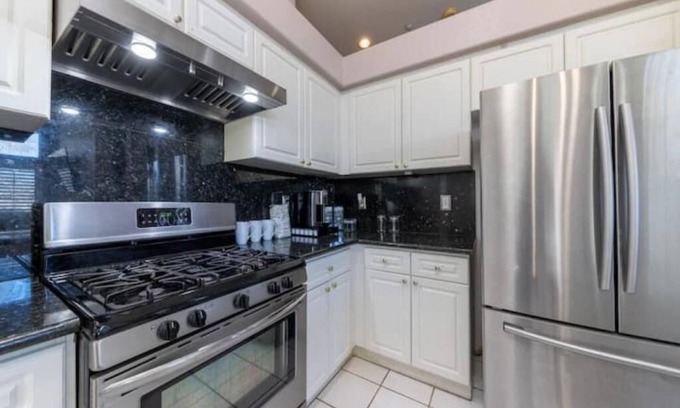 Redlands Casa | Cozy 4bd Villa by Hospital