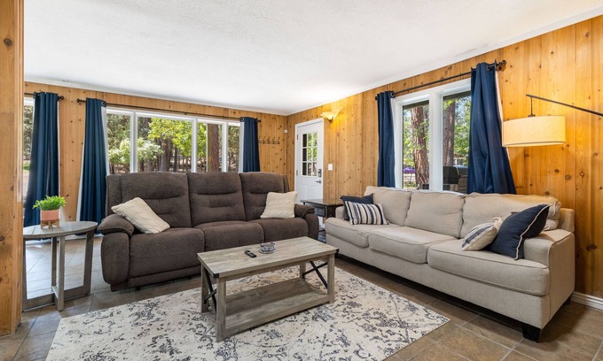 Bend Cabina | Cozy 4BDR Cabin in Bend- Sleeps 9!