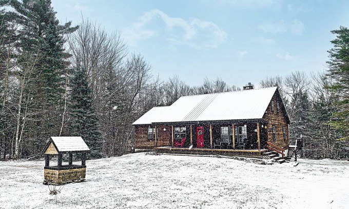 Stratton Casa | Acogedora casa de 3 hab. Convenientemente ubicada entre Stratton y Mount Snow con WiFi.