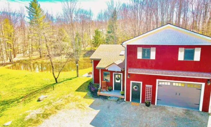 Wolcott Casa | Cozy 4BR Cottage, pond, firepit, 20 min to Stowe!