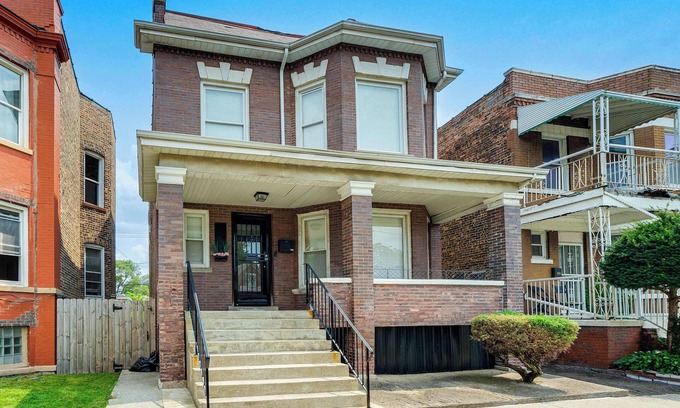 Greater Grand Crossing Casa | Cozy 4BR Home with Crib & Games, Nearby Sights