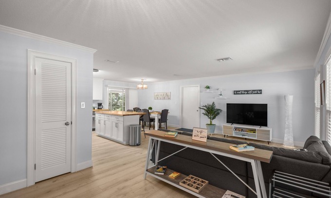 Ocala Casa | Cozy 4BR King Suite Home by WEC & Downtown!