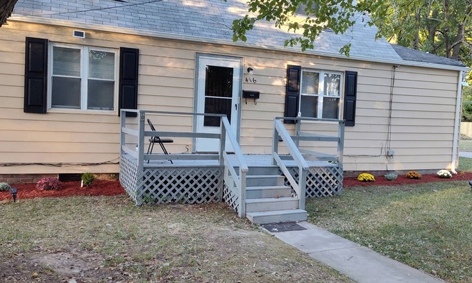Norfolk Casa | Cozy 5-bdrm hm, Loaded Kitchen, w/ Patio Deck & Grill, WiFi in pleasant Norfolk