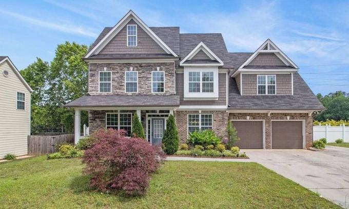 Lithonia Casa | Cozy 5 Bedroom 3 Bathroom Home! Minutes from Stonecrest mall & Restaurants.