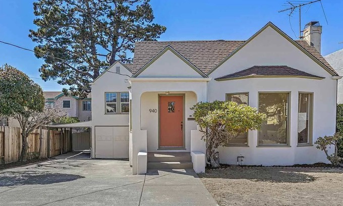 Albany Casa | Cozy 5-Bedroom House, Central AC, EV Charger, Perfect for Family and Work Groups