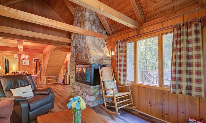 Alton Bay Casa | Cozy A-frame Cabin- Walk to Hills pond/Sunset lake- 20 mins to gunstock