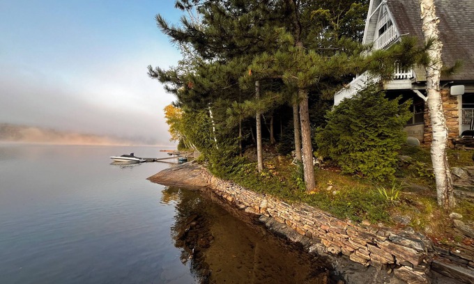 Dysart et al Cabaña | Cozy A-Frame chalet on the beautiful Kennisis Lake. Family and Pet Friendly!