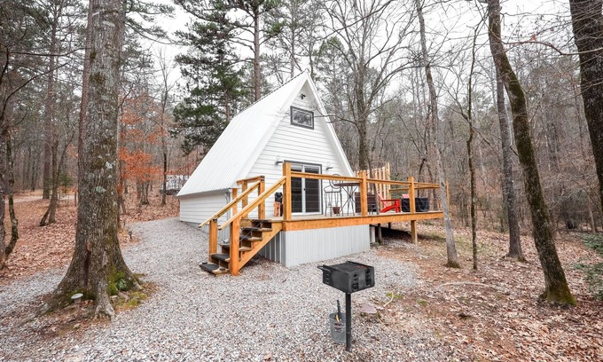 Royal Cabina | Cozy A-Frame w/hot tub-Near Pristine Lake Ouachita and Hot Springs National Park