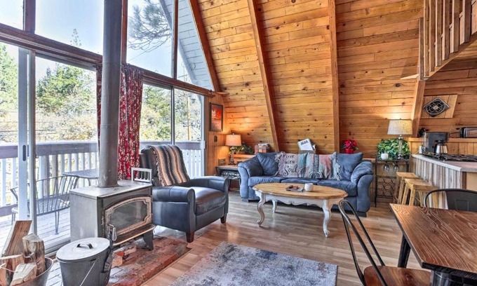 Arrowbear Lake Casa | Cozy A-Frame with Hot Tub Near Arrowbear Lake!
