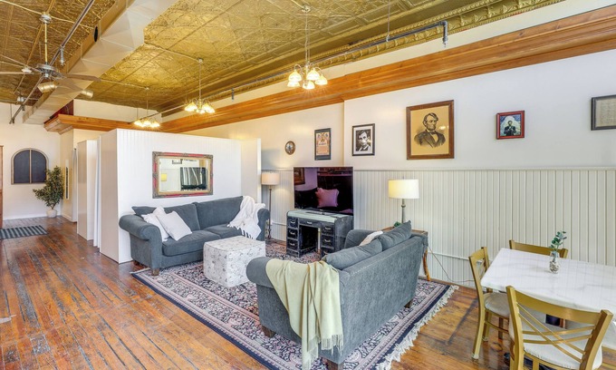 Yankton Apartamento | Cozy Abode in Historic Yankton - Heart of the City
