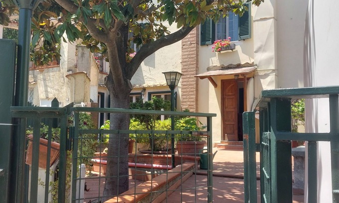 Dragonea Apartamento | Cozy abode in verdant area 3km from the Amalfi Coast