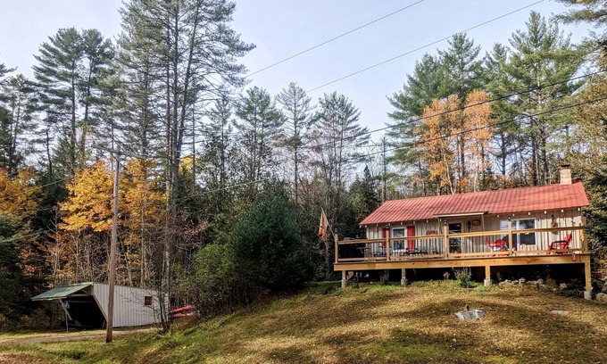Olmstedville Cabina | Cozy Adirondack Cabin w/ Deck [~15 minutes to Gore Mountain]