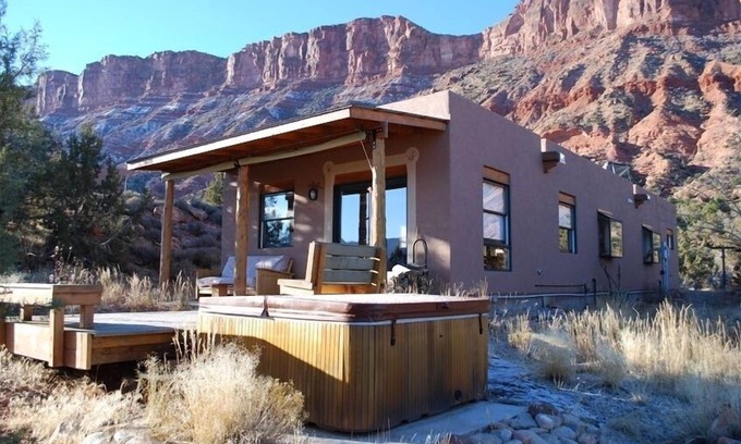 Castle Valley Casa | Acogedor Adobe con bañera de hidromasaje y fabulosas vistas en el paraíso al aire libre.