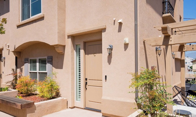 San Gabriel Casa | Cozy Aesthetic Space For Groups Near DTL