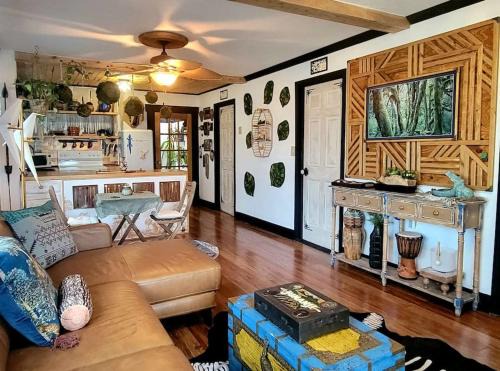 East Ybor Casa | Cozy AF Jungle-House Hideaway