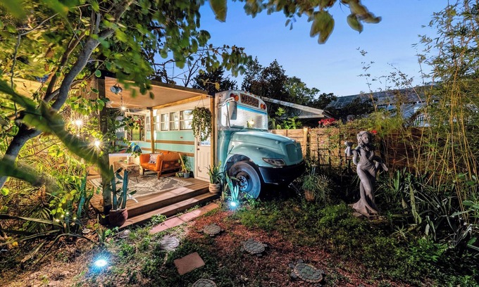 Ybor City Casa | Cozy AF Medusa the Bus-Lux