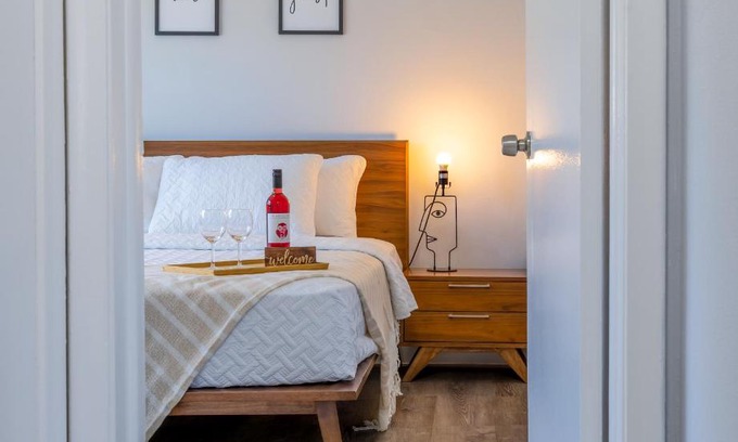 Melaleuca Gardens Apartamento | Cozy AirportHouse 5 min del aeropuerto WiFi parking privado
