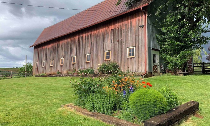 Molalla Casa | Cozy Airstream Glamping Getaway one hour from Portland, Oregon