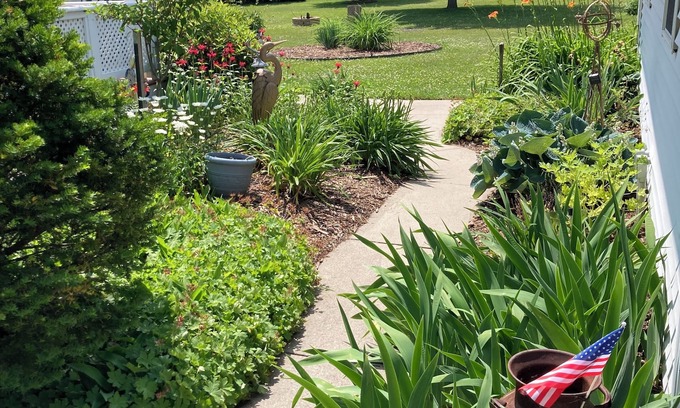 Algoma Casa | Cozy Algoma Retreat: Minutes to Beach & Downtown!