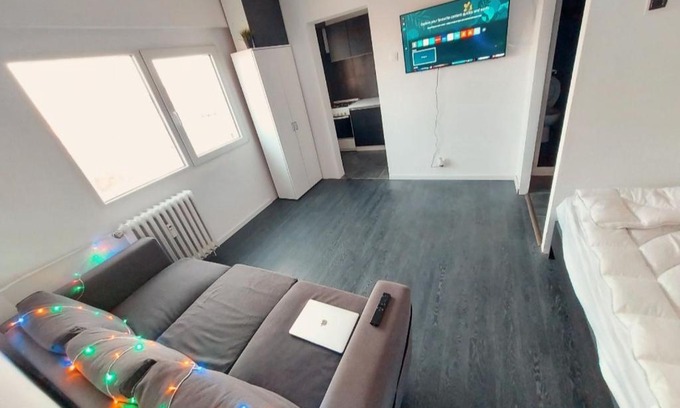 Sector 4 Apartamento | Cheapest Modern Studio (metro station city center)