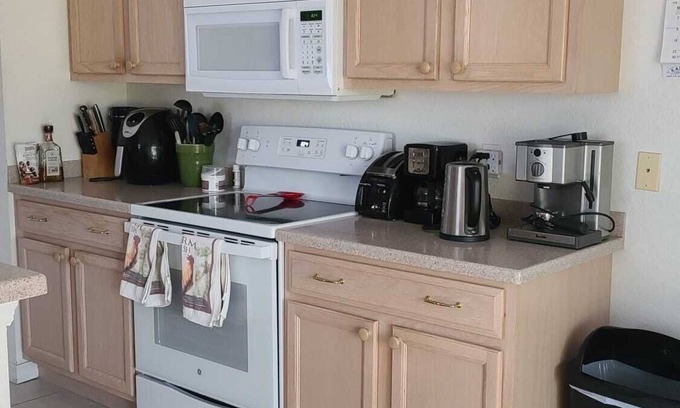 North Port Casa | Acogedor y hermoso de 3 dormitorios. Villa cerca del campo de golf y las playas de $ 2300-2500 por m.