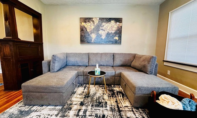 Meridian-Kessler Casa | Cozy and Central I SoBro I Steps to Dining & Monon, Sleeps 6, Private Parking.