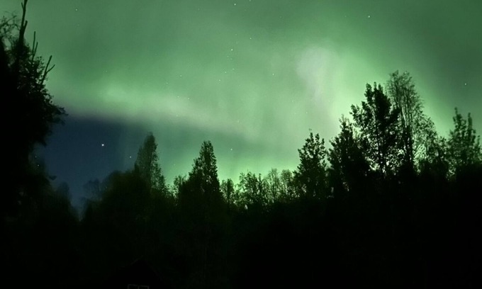 Fairbanks Cabina | Cozy and clean Cabin in the Hills of Fairbanks. Aurora views from deck.