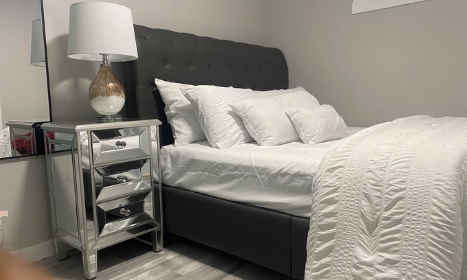 Symons Valley Cama Y Desayuno | Cozy and Clean Legal Suit in North West Calgary