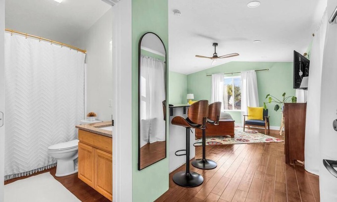 Sunset Apartamento | Cozy and Comfortable Studio with Kitchenette and Work Space